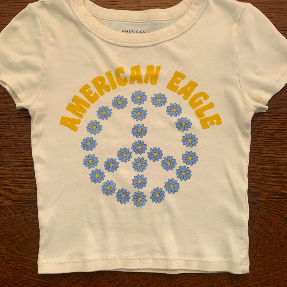 American Eagle cropped tee.